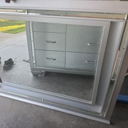 6 Drawer with mirror