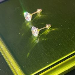 Diamond Earings Screw Back 14kt Gold