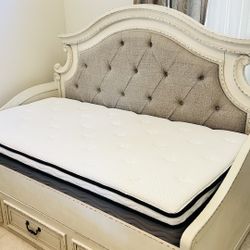 Day Bed W/ Storage