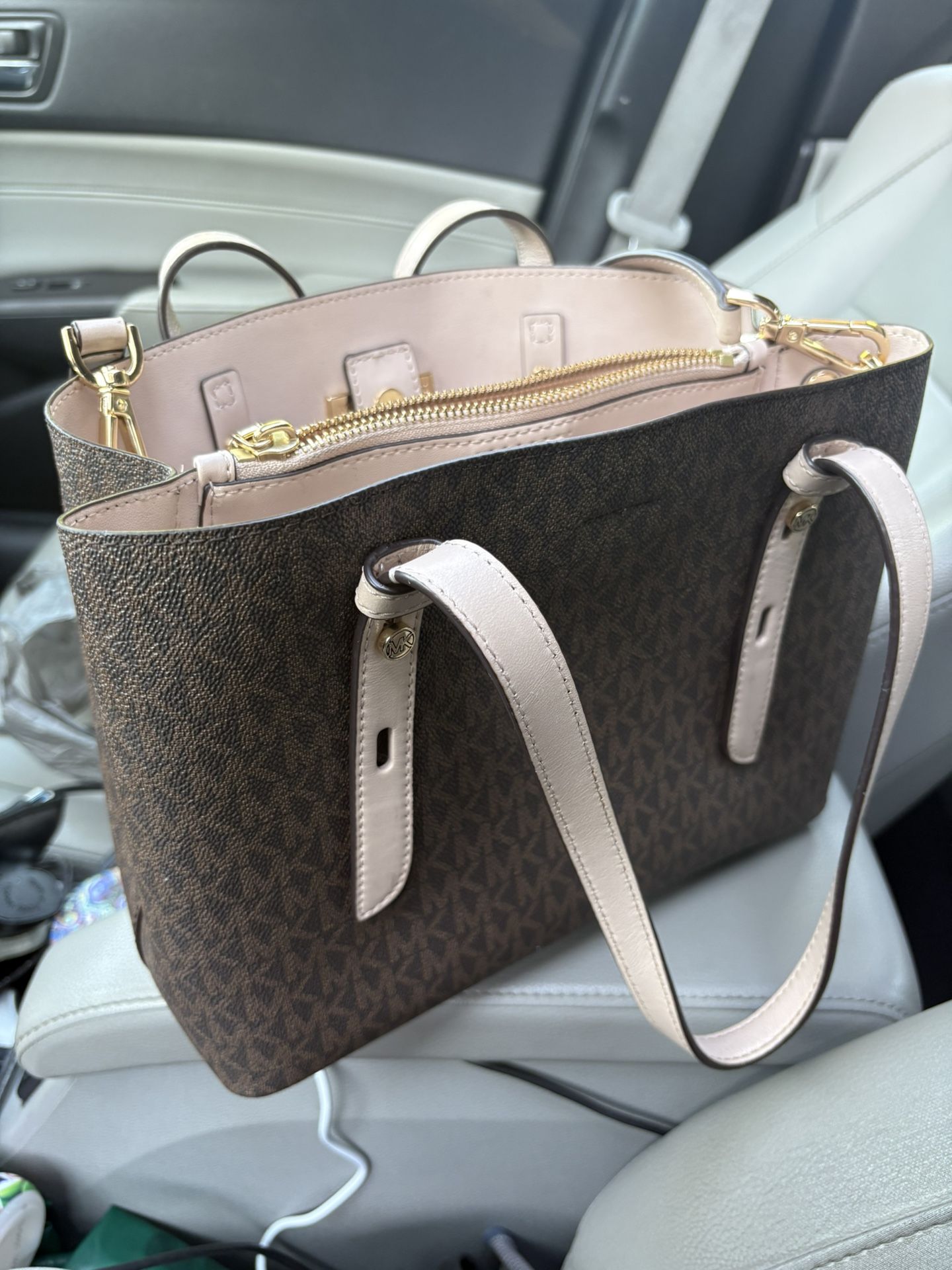 Michael Kors Purse & wallet