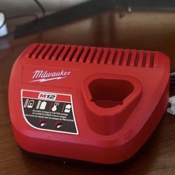 MILWAUKEE  M12 12-Volt Lithium-Ion Battery Charger