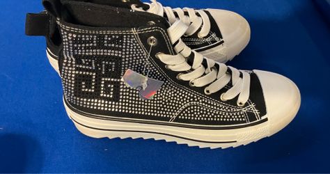 Women’s size 10 platform sneakers