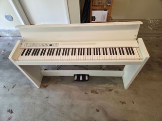 Korg LP-380 Digital Piano / Console Table