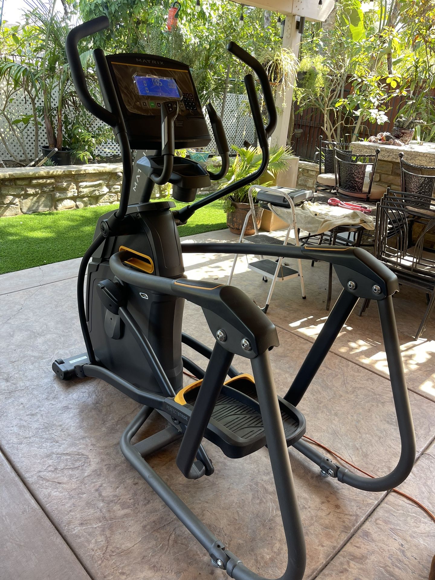 Matrix Fitness A50 Elliptical Ascent Trainer