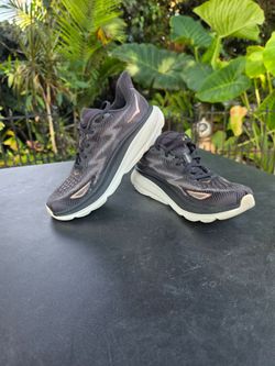 HOKA size 8w
