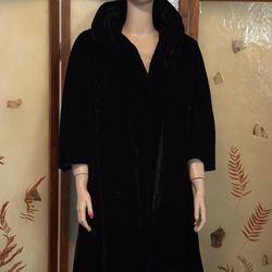 Beautiful Vintage Ellisbergs Raleigh Velvet Opera Coat