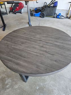 Round coffee table