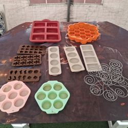Baking Molds And Cupcakes Stand 