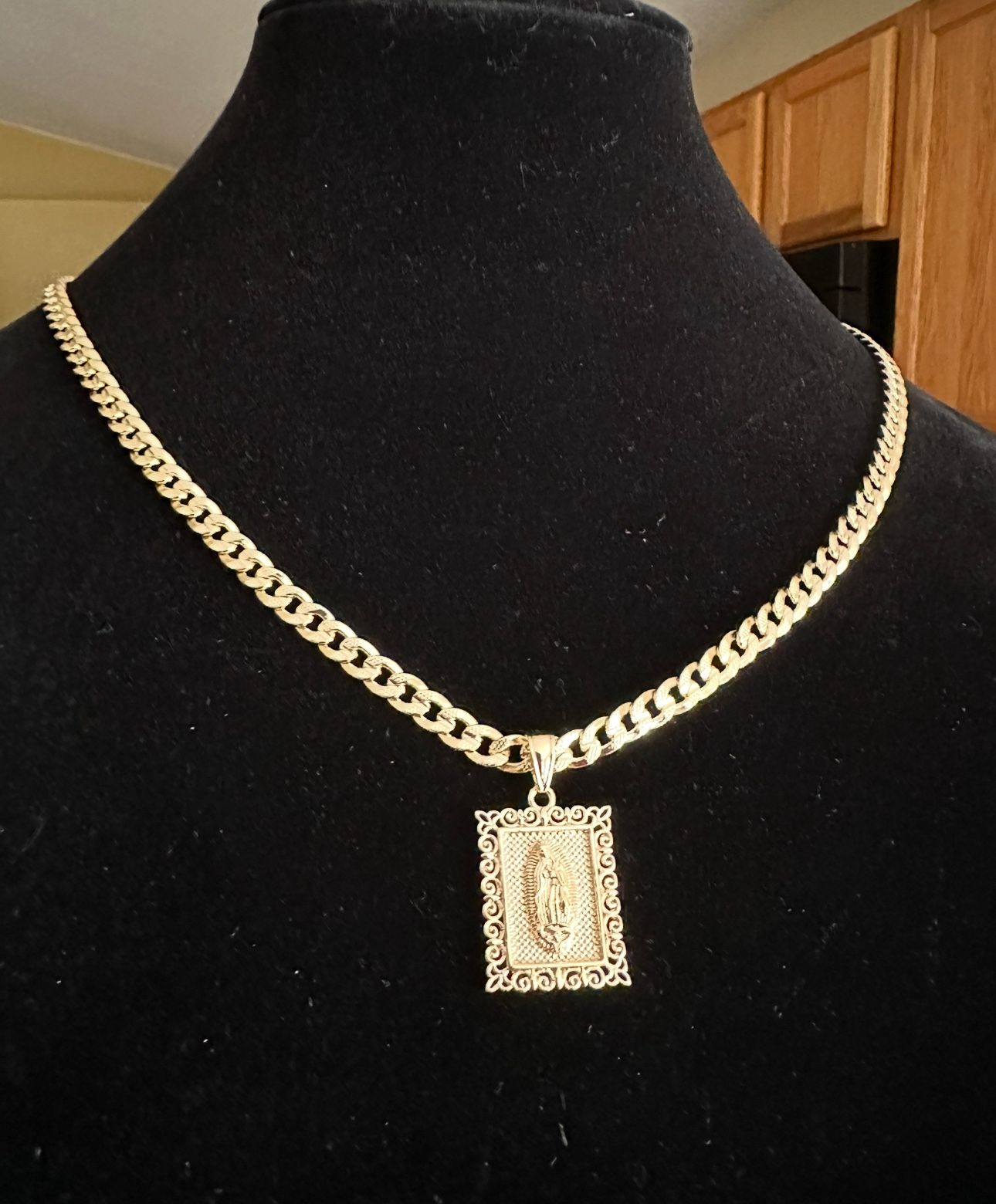 Cuban Chain In Gold Plated With Square Virgin Pendant