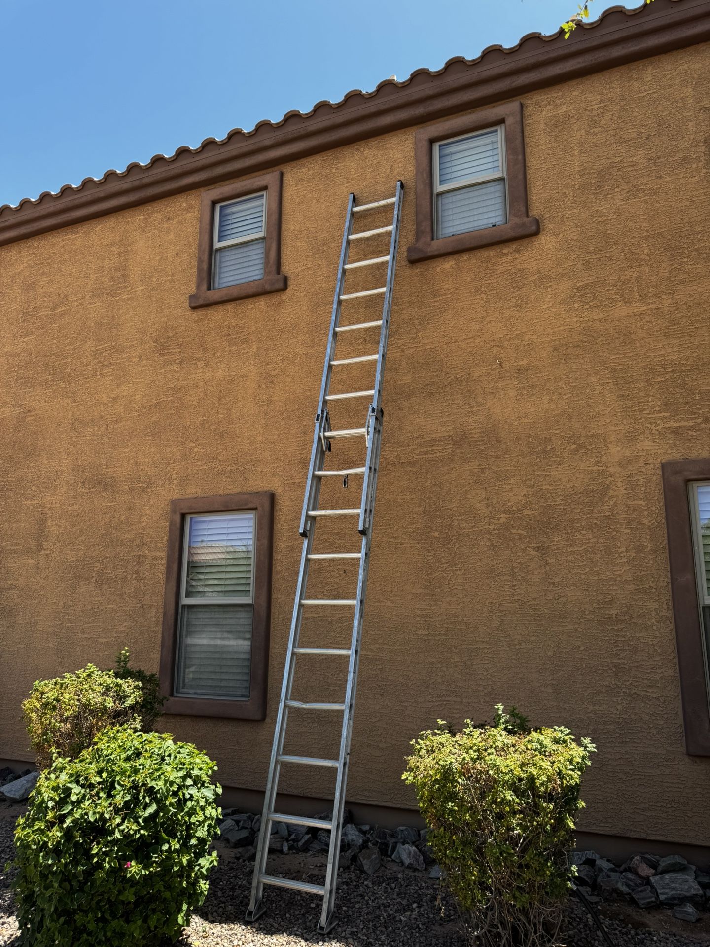 20ft Aluminum Extension Ladder 300lbs Rated