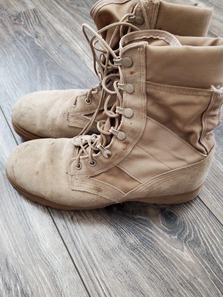 Mens Combat/Military  Beige Boots Size 9 Good Condition Size