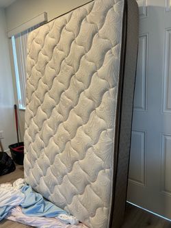 Full mattress  (new condition )