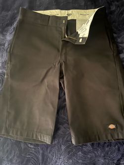 Men’s black relaxed fit Dickies shorts size 32