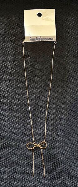 Gold NWT H&M Brand Intricate Bow Style Necklace