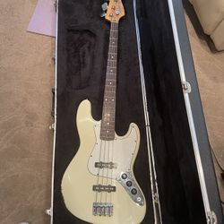 Fender Squire Jazz Bass Guitar With amp