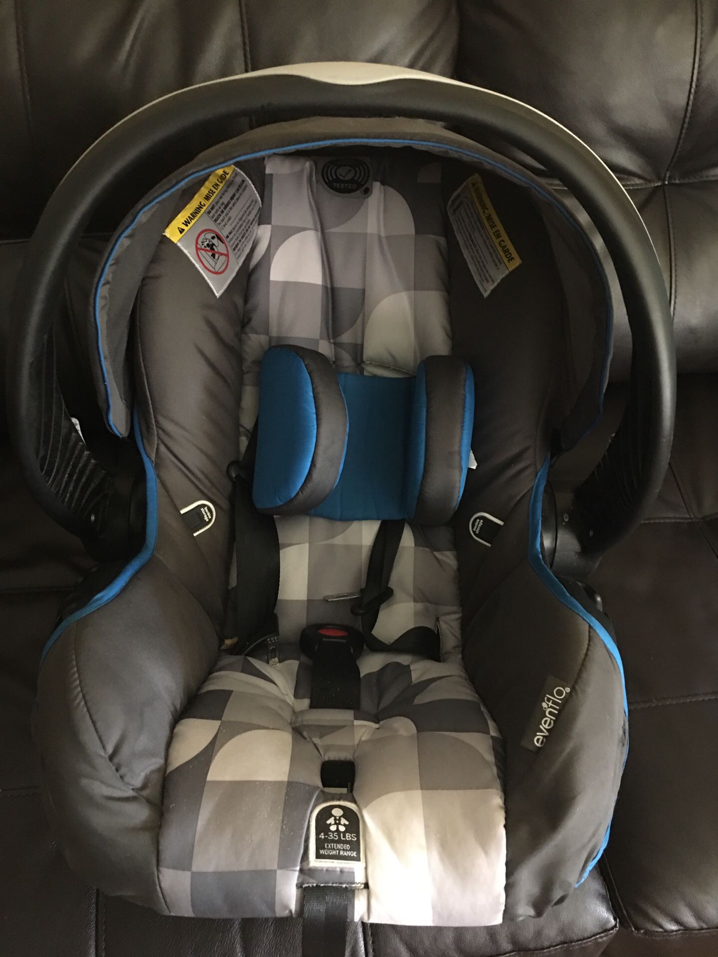 Baby boy car seat lightly used no damages