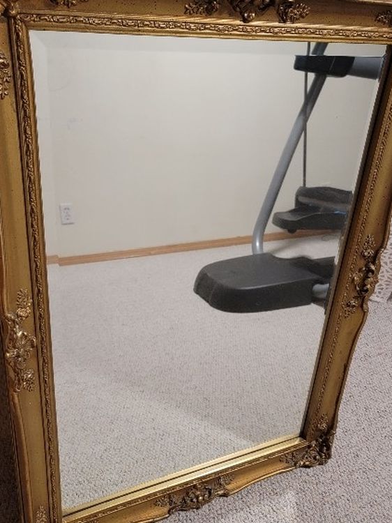 Elegant Gold Mirror