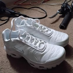 Brandnew air maxes sz 5.5Y