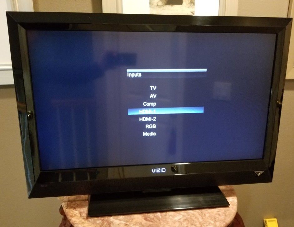 Vizio 32" TV E321VL With Remote. Asking $35 Or Best Offer👈😊