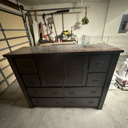 King size bed  Dresser 