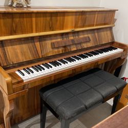Upright Piano Legnica 
