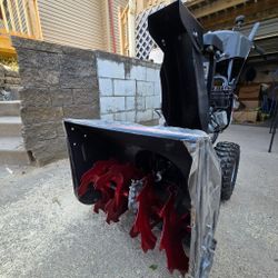 Briggs & Stratton  S1024 Snow Blower 