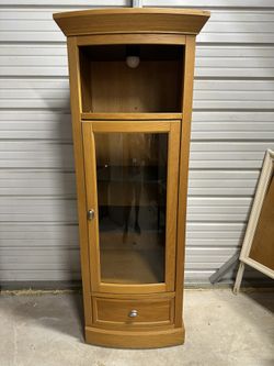 SUPER BEQUTIFUL AHELF CABINET WITH LIGHT