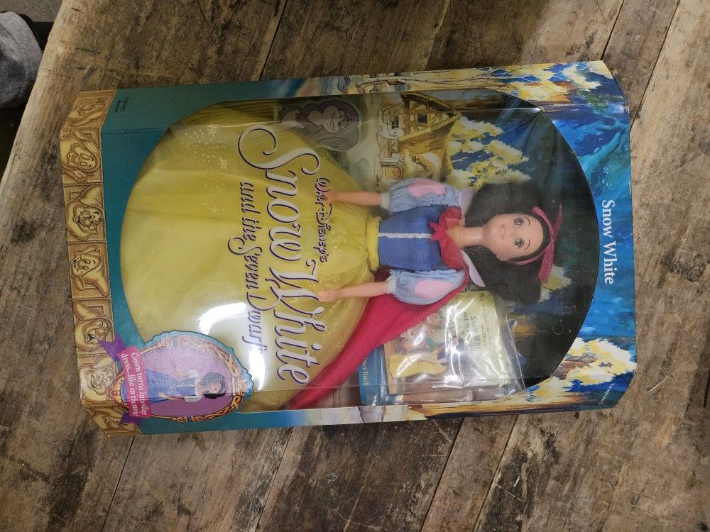 1992 Mattel, Disney Snow White Doll