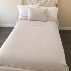 Twin Bed frame/ LED W/ Mattress 