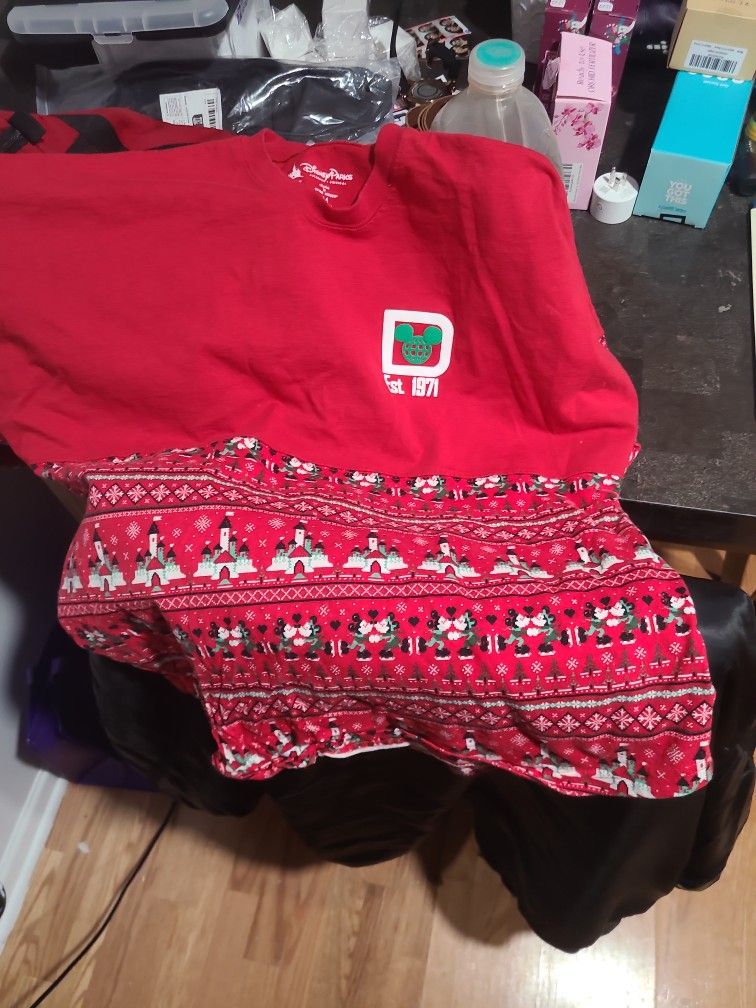 Disney Parks Walt Disney World Pixelated Christmas Spirt Jersey Medium