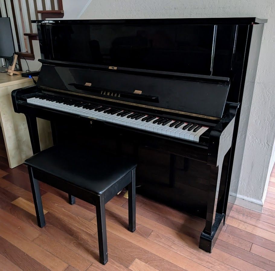 Yamaha YUS1 black upright console piano, made in Japan, well maintained