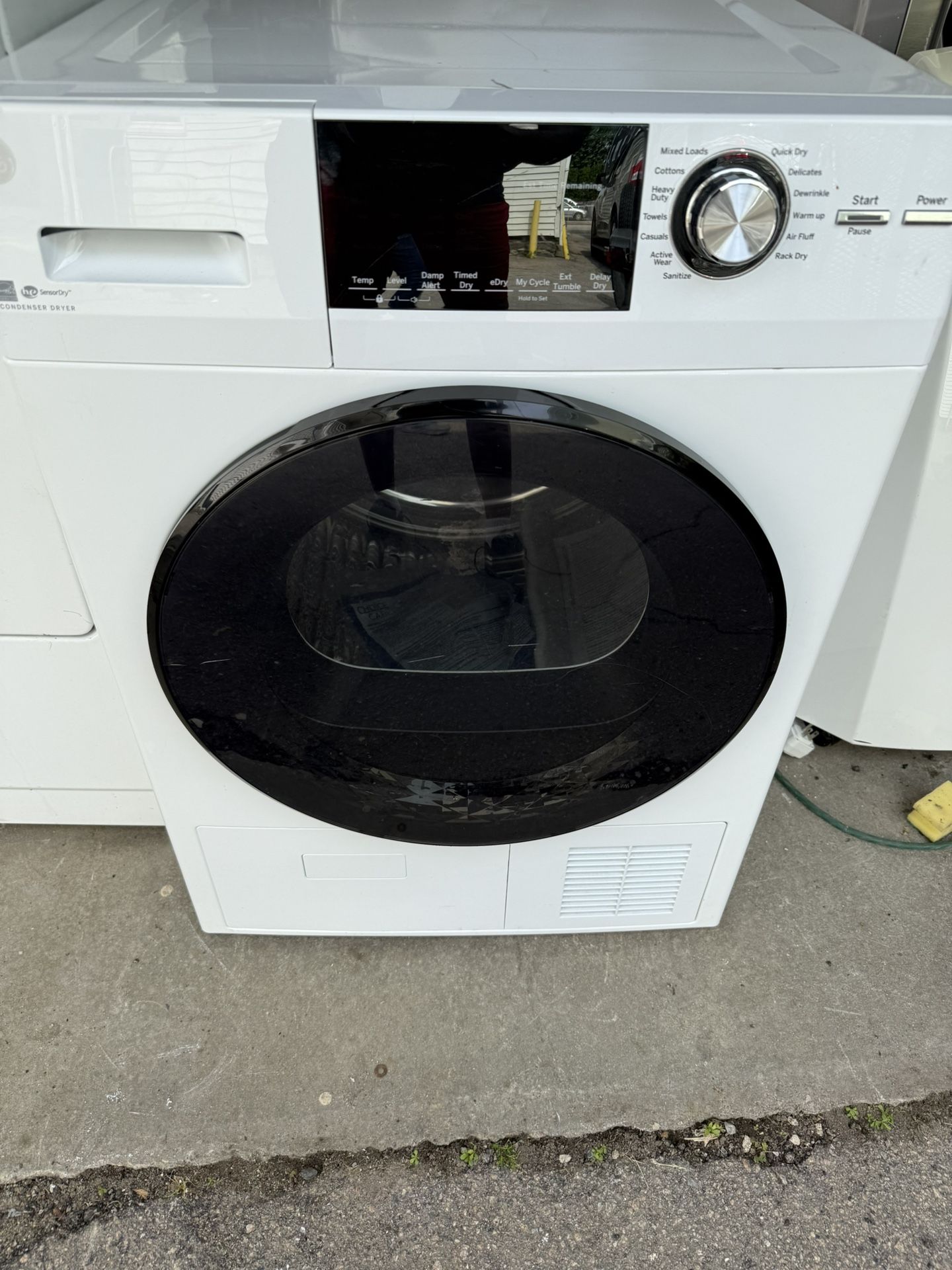 GE ELECTRIC DRYER 24 Inch 220v Ventless Brand New!