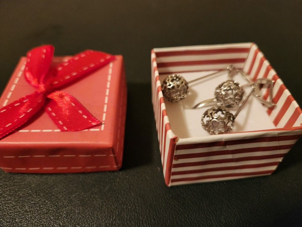 925K all silver ring and earrings set  flower curved with crystals inside the  ball (vintage)