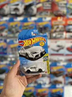 20 TOYOTA GR SUPRA HOTWHEELS 