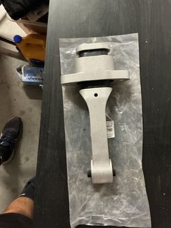 2011-2014 Hyundai Sonata front lower torque strut mount