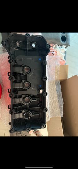 engine cover Ford Mustang  Gt 2016 New 