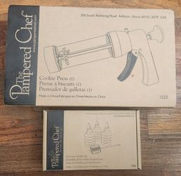 Pampered Chef Cookie Press #1525 with 16 Discs + Decorator Bottle Set #1585 NEW