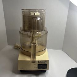 Cuisinart DLC-10C Plus Pro Classic Food Processor. Vintage with extra blades