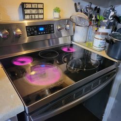 Flat Top Stove   Still Good Condition  Just  3 Burning  Works   Oven Works  