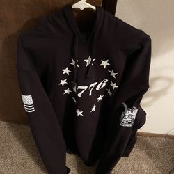 We The People Betsy Ross Sweatshirt. Men’s Black XL