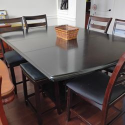 Dining Room Set With Six Chairs. 