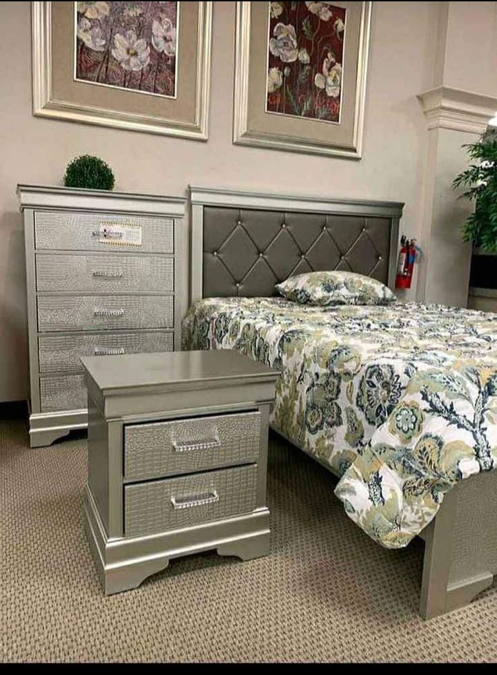 Amalia Champagne Silver Upholstered Panel Bedroom Set Queen & King Set Bed Dresser Mirror Nightstand Chest