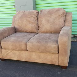 Delivery Available  Loveseat couch Sofa Pet Free Great Condition 