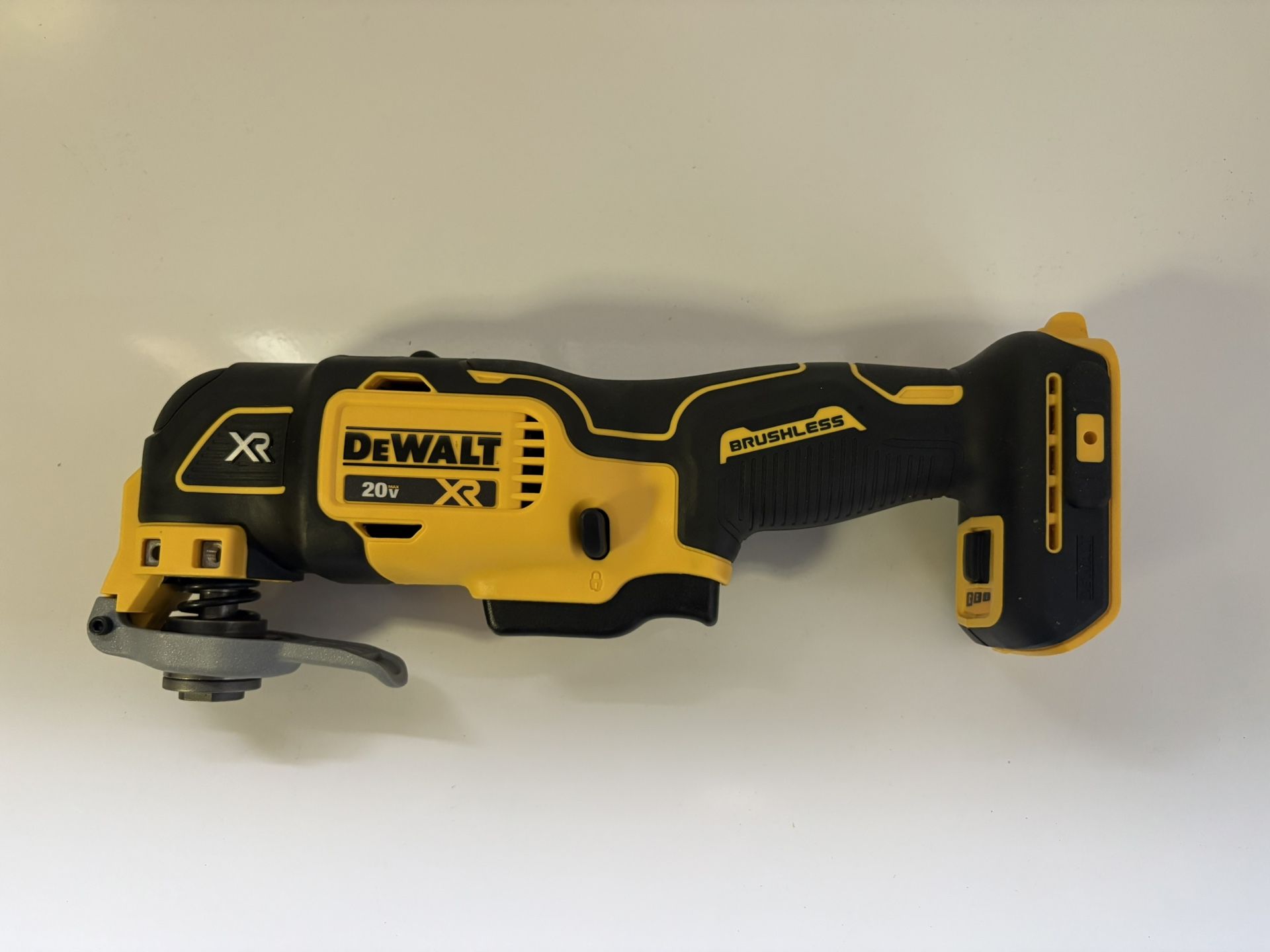 DEWALT 20V MAX XR Oscillating Multi-Tool Cordless, Variable Speed Brushless Motor Multitool with LED Light