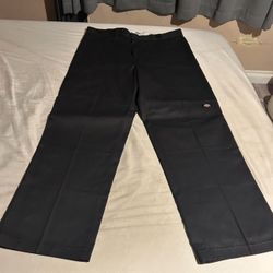 Men’s Black Dickies Size: 40x32, Color: Black