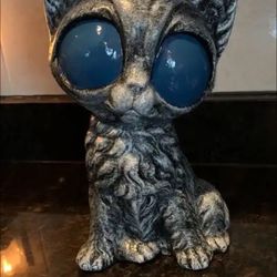 Big Eyed , Kitty Cat Statue