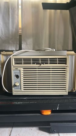 Air conditioner for window. Arctic King.