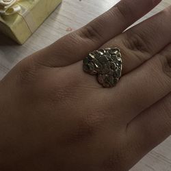 Heart shaped nugget ring 10k
