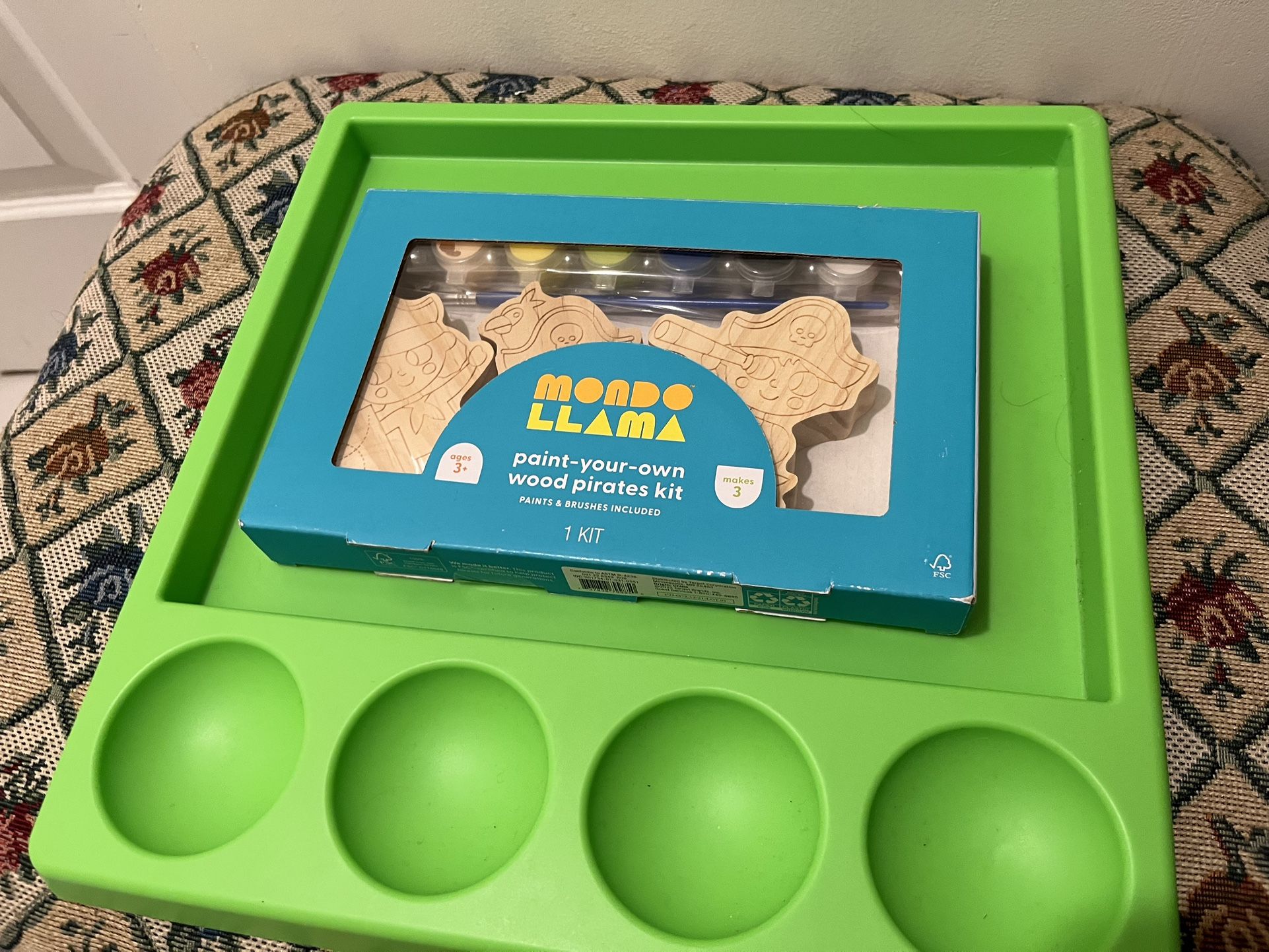 Wood Pirates Kit and Plastic Paint Tray