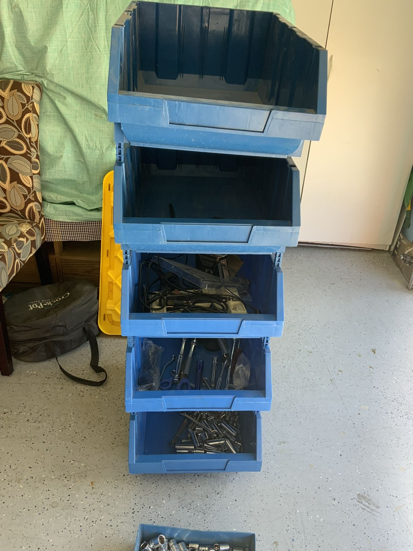 5 Tier tools storage with lot of tools different sizes